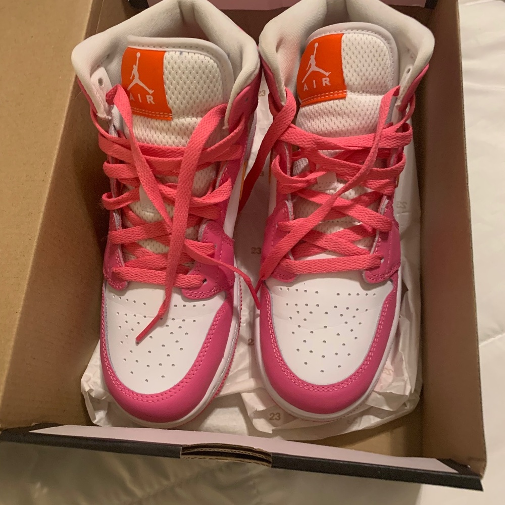 Air Jordan 1 mid